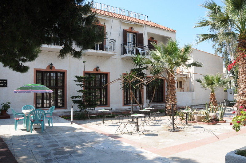 Miranta Hotel - Apartments & Studios Aegina Esterno foto