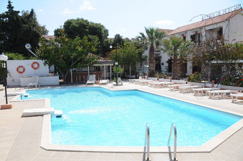Miranta Hotel - Apartments & Studios Aegina Esterno foto